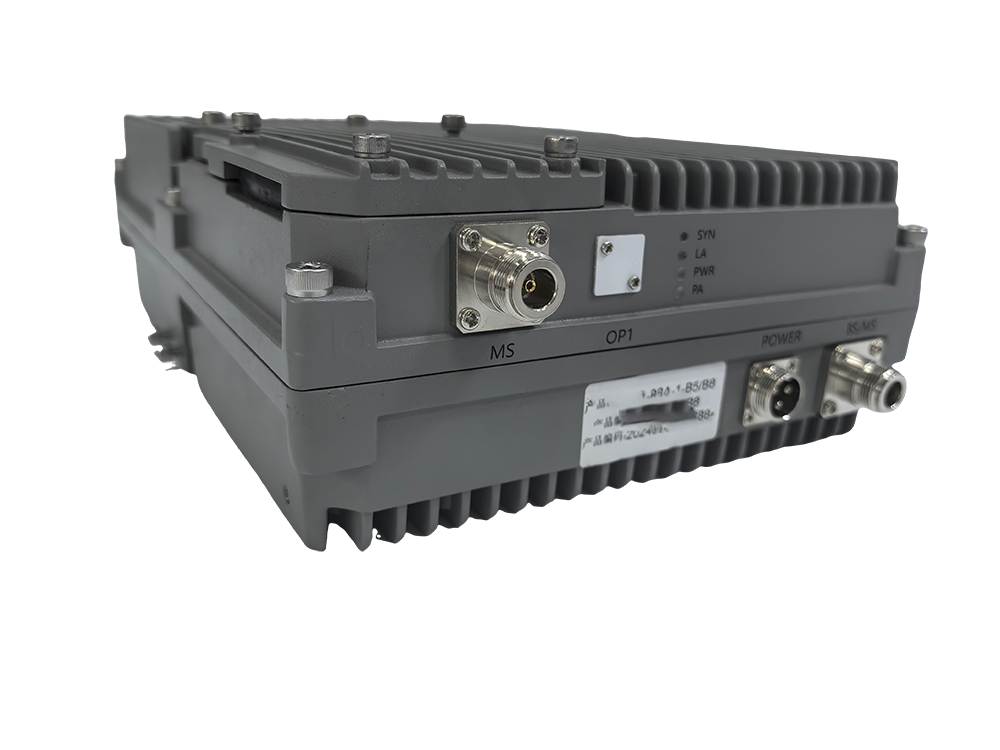  临河三频手机信号接收器2000㎡