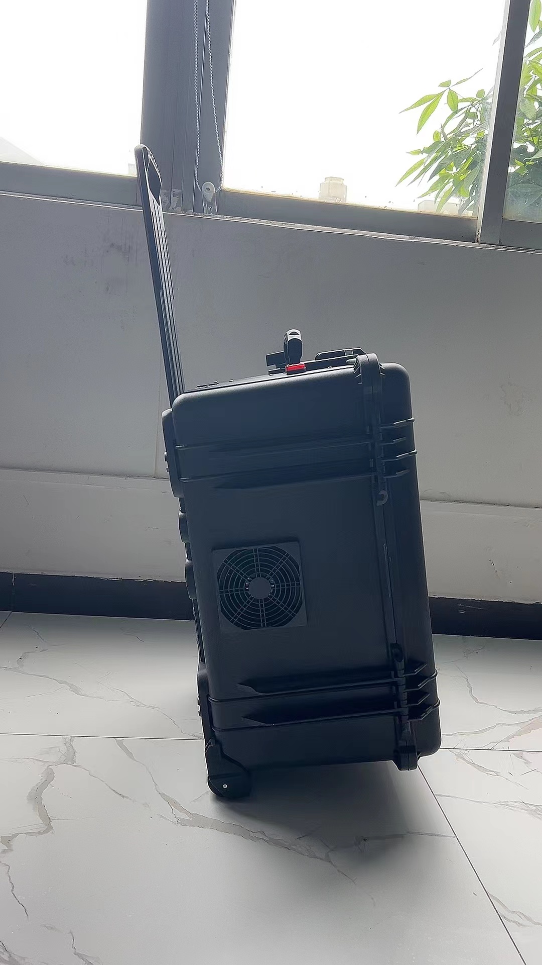  临河手拉箱型移动通信干扰器